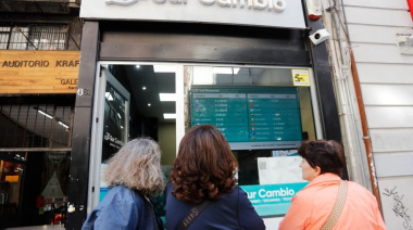 El dólar sin cepo cerró con el oficial en alza, pero con fuertes bajas en el blue y los financieros