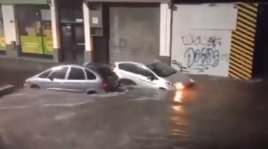 La tormenta azotó La Plata: lluvia torrencial, granizo y vientos huracanados generan caos y anegamientos