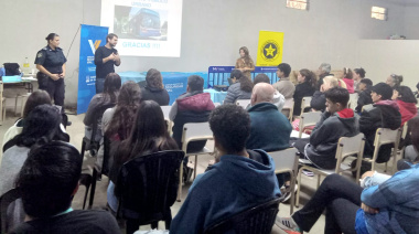 Vecinos de Los Almendros participaron de “Voy en Cole” y el curso sobre licencias de conducir