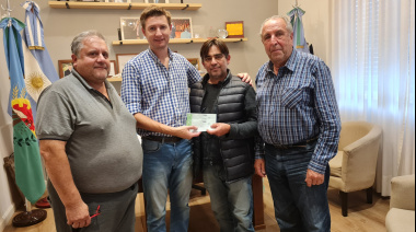 El intendente Ferraris entregó un subsidio a los Bomberos Voluntarios de Vedia