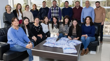 Entrega de indumentaria de trabajo para personal municipal de Lincoln