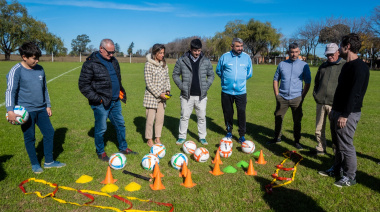 El municipio acompañó al Club Atlético Agustina con nueva entrega de materiales deportivos