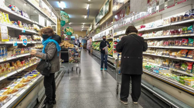 A pesar de los datos positivos en supermercados, advierten que el "consumo esencial" sigue rezagado