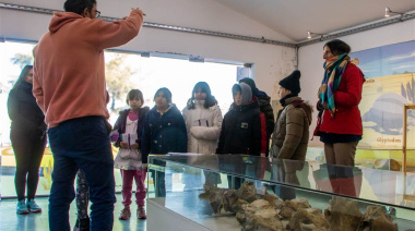 Estudiantes de la Primaria N°8 disfrutaron de “Plantando Valores" en la Laguna de Gómez