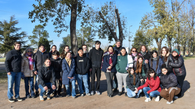 Con la participación de estudiantes, se realizó una jornada de forestación en el Sendero Saludable