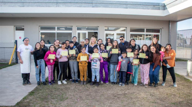 Los participantes del taller “Cocineritos” recibieron su certificado de finalización