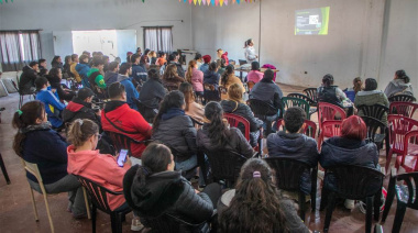 Unos 70 vecinos del barrio Ricardo Rojas se capacitaron sobre manipulación segura de alimentos
