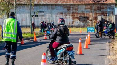 Se realizó una nueva clínica sobre conducción segura de moto y destacan la concientización de los vecinos