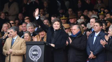 Milei anunció que bajan las retenciones al campo