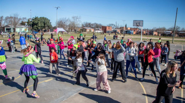 Gran cantidad de niños y familias disfrutaron una jornada recreativa en el Polideportivo Firpo