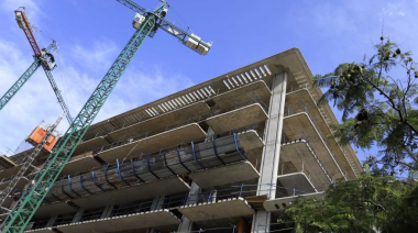 Minuto inmobiliario clave: bajan los costos en dólares de los desarrolladores e igual los precios en pozo