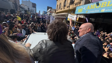 Le tiraron piedrazos a la caravana de Javier Milei en Lomas de Zamora y José Luis Espert se escapó en moto