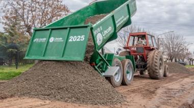 Pasteur: comenzó el estabilizado de 14 calles con piedra granítica