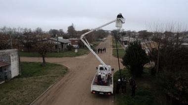 Comenzó la colocación de 250 lámparas LED en la localidad de Roberts