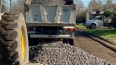 Continúan los trabajos de mantenimiento y mejora de calles en Arribeños