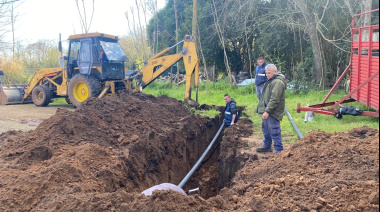 Extienden la red de agua potable en Agustina