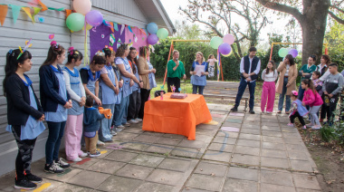 El Jardín Maternal Estrellitas celebró 34 años junto a familias y autoridades en Villa del Parque