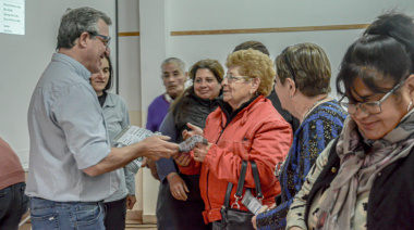 Entrega de semillas en Alberdi: los vecinos renuevan sus huertas familiares