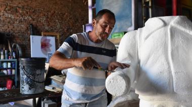 Los artesanos Carlos Rivero y Raúl Traversa brindarán un taller de cartapesta