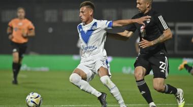 Riestra empató con Vélez por 2-2 y sigue en lo más alto de la Zona B