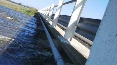 Ante la crecida del Salado, Vialidad controla el estado de un puente sobre la Ruta 5