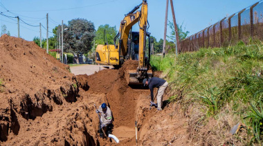 El Municipio y los vecinos extienden la red de cloacas en el barrio Las Lilas
