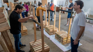 El Gobierno Local entregó cestos y concientizó a vecinos sobre el correcto manejo de residuos