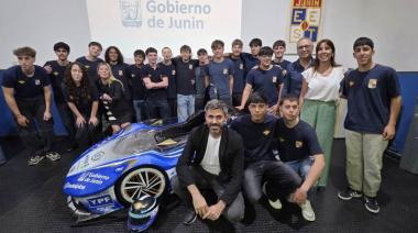 La Escuela Técnica N°1 presentó el auto eléctrico que competirá en el Desafío ECO 2025