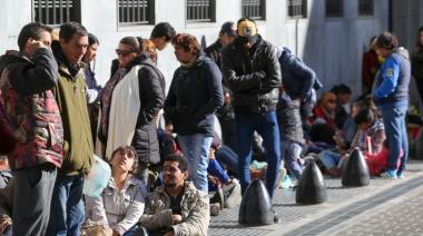 Empleo formal: la caída en el sector privado fue seis veces mayor que la del público