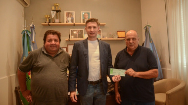 El Municipio entregó un subsidio a la Liga Deportiva Central Vedia para la compra de trofeos del torneo 2025