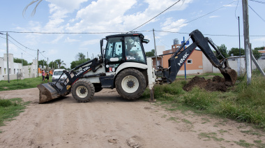 Avanzan las obras de ampliación de la red de cloacas en el barrio "Eduardo Mango" de Lincoln