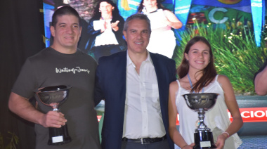 Sebastián Poltrone y Juanita Fernández fueron distinguidos como deportistas del año