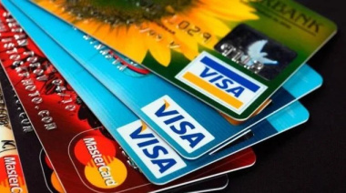 “A tarjetear”: los argentinos se financian cada vez más con tarjetas