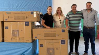 Entregan equipos de aire acondicionado en el Jardín Juana Manso