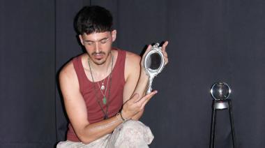 Debut capitalino de Lautaro Ferrari en el Teatro Border con “La Mano de Dios”