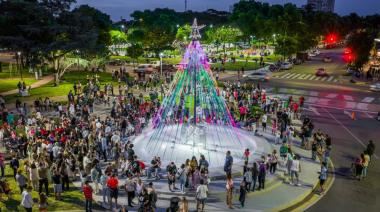 Junín comienza a celebrar las fiestas con el encendido de su Árbol de Navidad