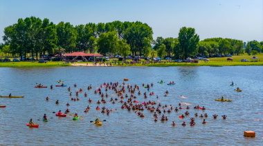 El Cruce Mediano convocó a más de 200 nadadores en el Parque Natural Laguna de Gómez