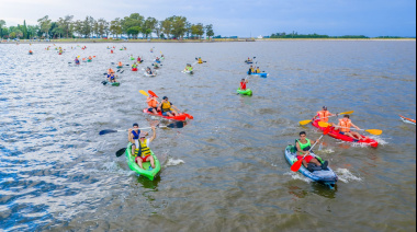 Se realizó la primera kayakeada de la temporada en la Laguna de Gómez