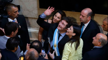 Encuesta: el 40% dice que no llega a fin de mes, pero Milei ganaría hoy un balotaje por amplio margen