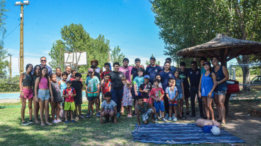 Bomberos Voluntarios de El Dorado capacitaron en RCP a alumnos de la Escuela Abierta en Verano