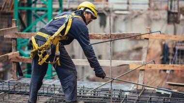 Según datos del INDEC, la Industria y la construcción profundizaron la caída en noviembre