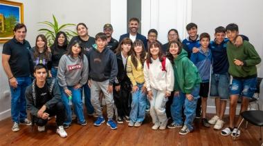 Jóvenes del programa “Envión” concretaron una visita institucional por el Palacio Municipal y el Concejo Deliberante