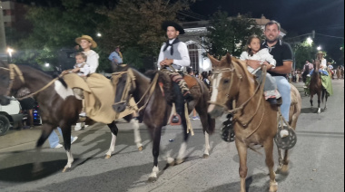 Multitudinaria fiesta popular en “Rojas se viste de Tradición”