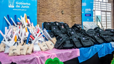 El Gobierno de Junín entregó 1.000 kits escolares para los niveles inicial, primario y secundario