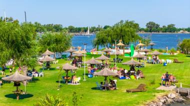 Tras cuatro veranos con sequía, la Laguna de Gómez recuperó su esplendor