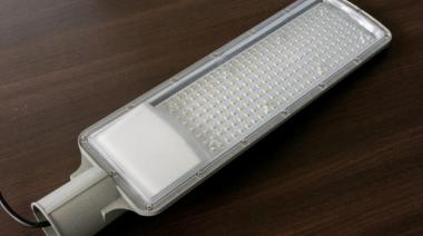 Incorporan luminarias LED para reforzar la seguridad en accesos a rutas provinciales