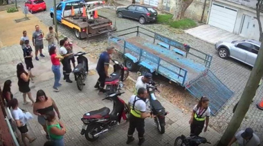 Un desmedido operativo municipal en la puerta de una organización comunitaria