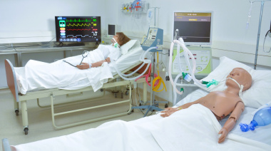 La UNNOBA recibió la donación de respiradores para fortalecer las prácticas de estudiantes de Enfermería