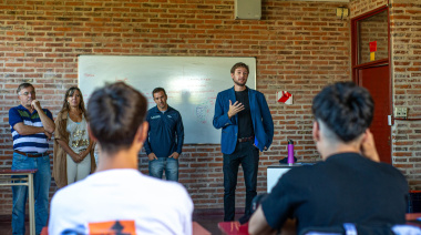 Ferraris visitó a estudiantes de la Secundaria 4 de Vedia