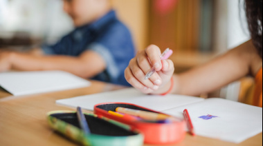 Lincoln lanza clases de apoyo escolar gratuitas para estudiantes secundarios en bibliotecas barriales